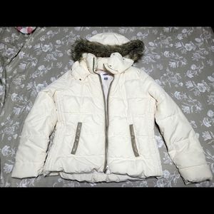🎉HP🎉Jacket puffy. Off-white. Old Navy size L with fur hood
